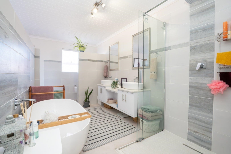 3 Bedroom Property for Sale in Bluewater Bay Western Cape